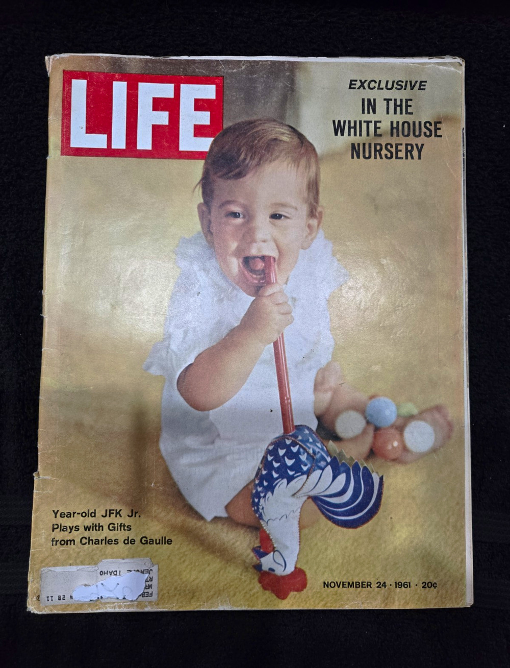 LIFE Magazine November 24 1961 JFK Jr White House Nursery Kennedy Coca-Cola Ad